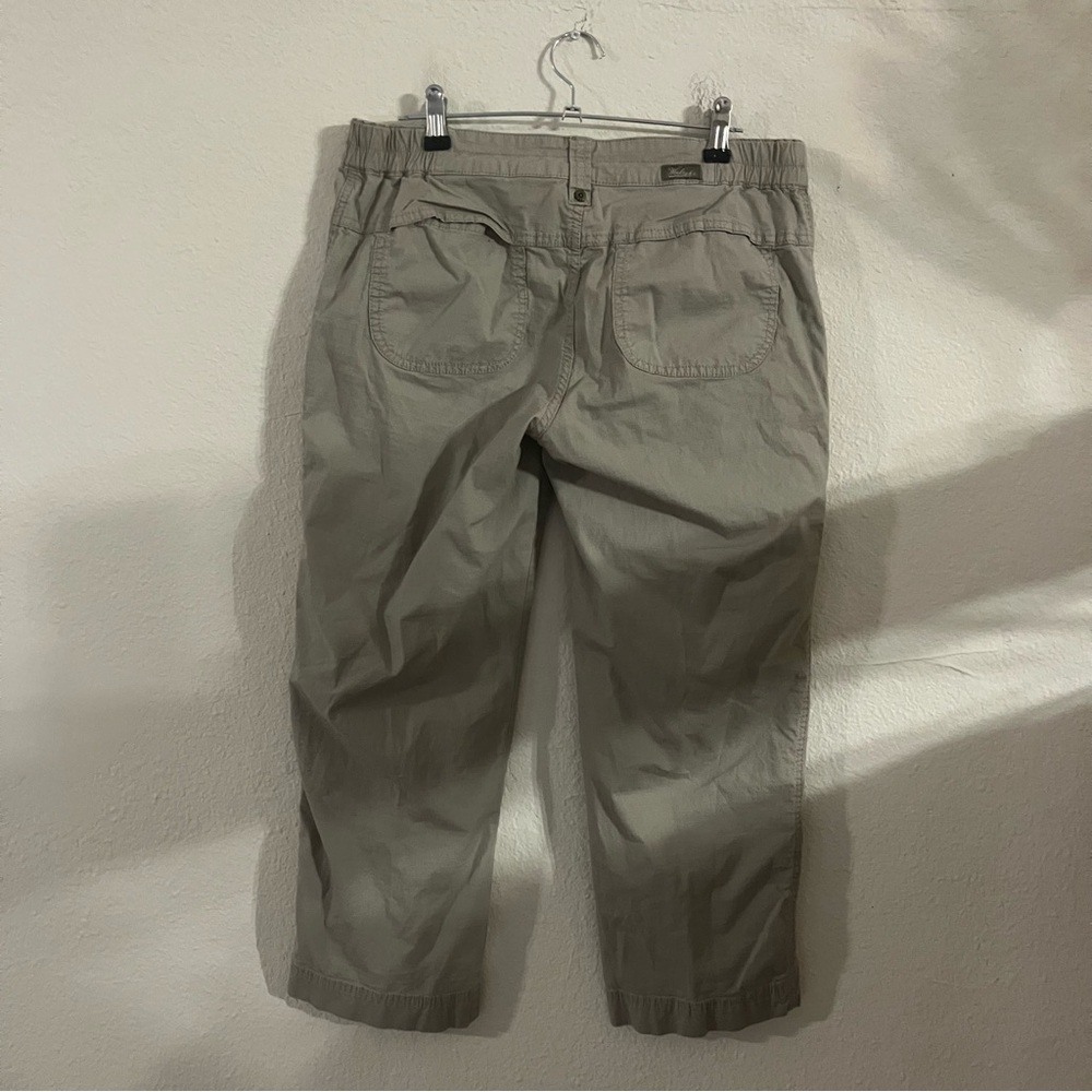 Woolrich women’s tan Mid Rise Capri Pants Size: 4 - Picture 3 of 4